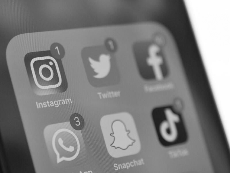 Verden i farver – skærmen i sort/hvid